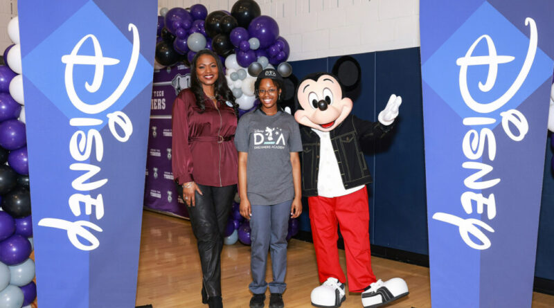 Mickey Mouse and Disney Dreamers Academy executive champion Tracey Powell pose with Newark Tech (N.J.) high school student Mosope Aina